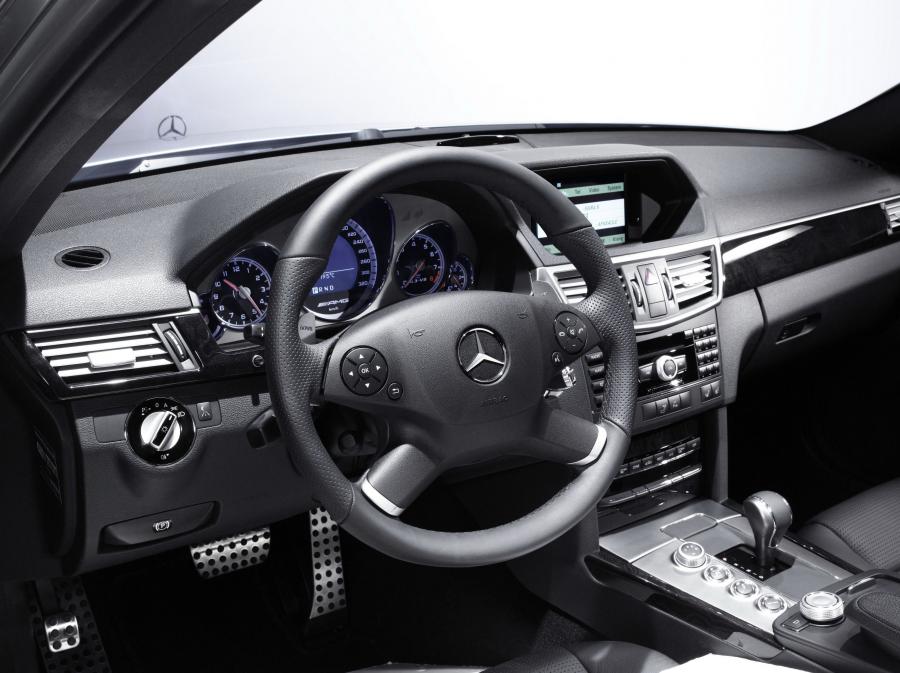  Mercedes-Benz E63 AMG 2010 года  (фото 21 из 57)